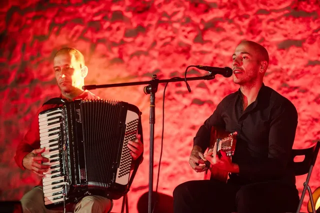 Σαν βλέπω κύκλους ανοιχτούς